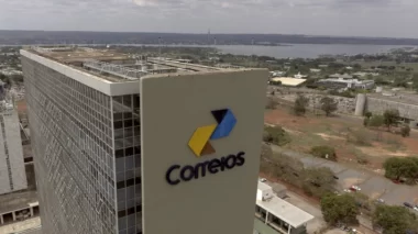 Privatizações: Governo autoriza saída de Telebras e Correios