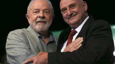 Caiu: após imagens reveladas, general ministro do GSI pede demissão