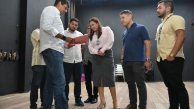 UEA recebe as chaves do teatro Américo Alvarez
