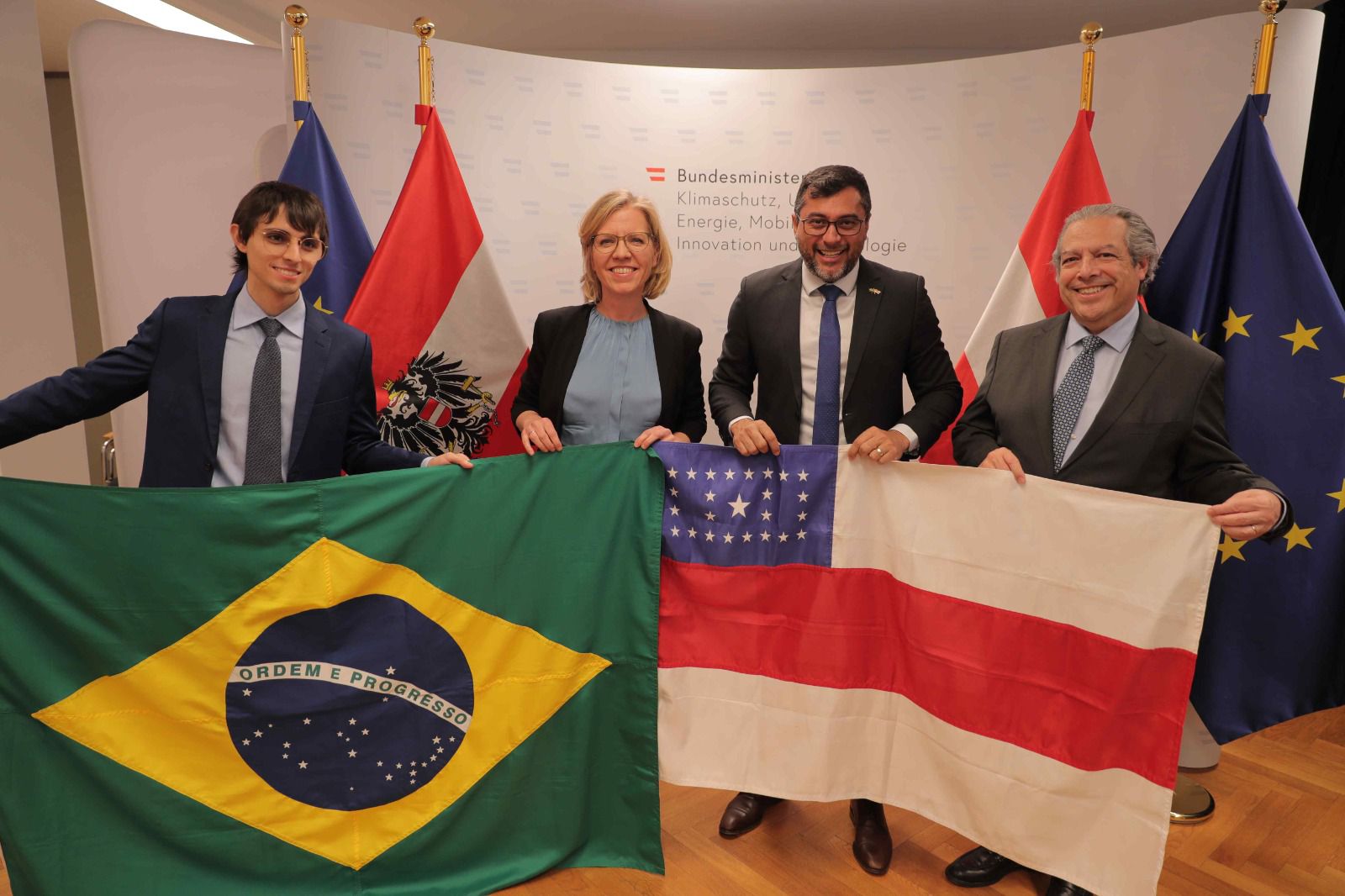 Você está visualizando atualmente Wilson Lima se reúne com ministra do Meio Ambiente da Áustria e secretário do Clima de Viena para troca de experiências sustentáveis