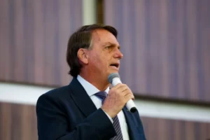 Leia mais sobre o artigo Jair Bolsonaro diz que querem carimbá-lo como ‘ex-presidiário’