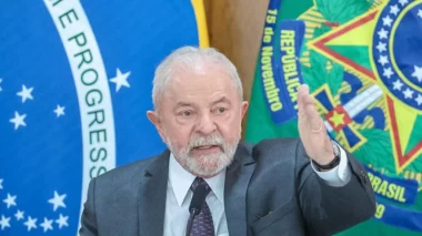 Câmara impõe derrota a Lula e derruba decretos do saneamento