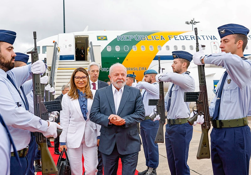 No momento, você está visualizando Lula pede avião maior e receberá da FAB aeronave de uso militar