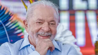 Com picanha e sem celulares, Lula faz churrasco no Alvorada