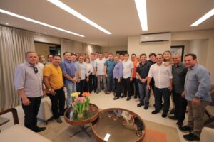 Leia mais sobre o artigo Wilson Lima reúne 35 prefeitos do interior e grupo reforça alinhamento político junto ao governador do Amazonas