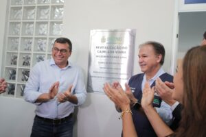 Leia mais sobre o artigo Wilson Lima entrega Caimi Ada Rodrigues Viana revitalizado à população idosa da zona oeste