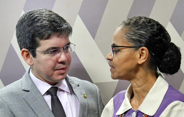 Leia mais sobre o artigo Após atrito com Marina Silva, Randolfe anuncia saída da Rede