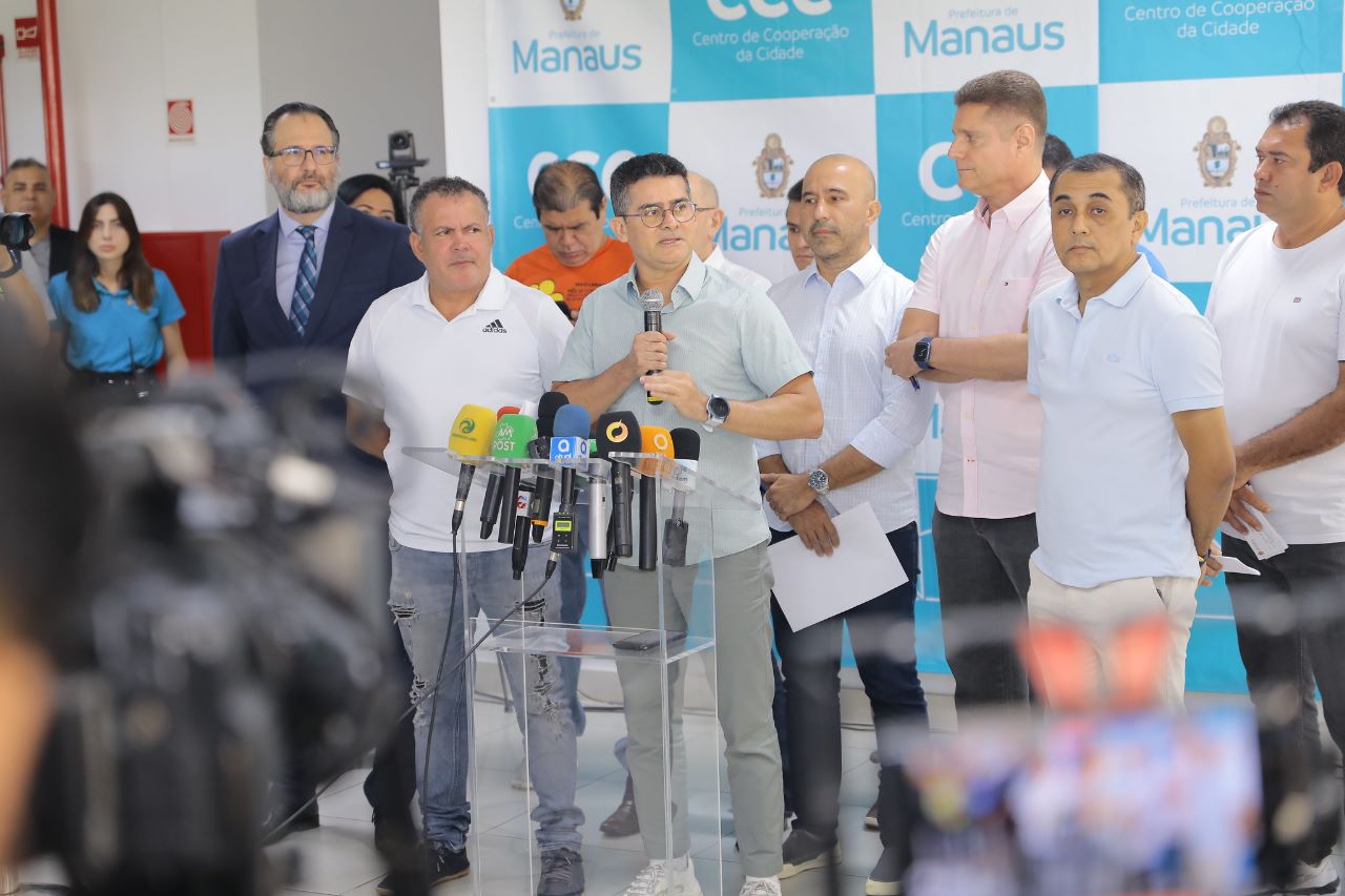 No momento, você está visualizando Após seis anos sem reajuste, Prefeitura de Manaus anuncia novo valor da tarifa do ônibus e garante aumento salarial aos trabalhadores do setor