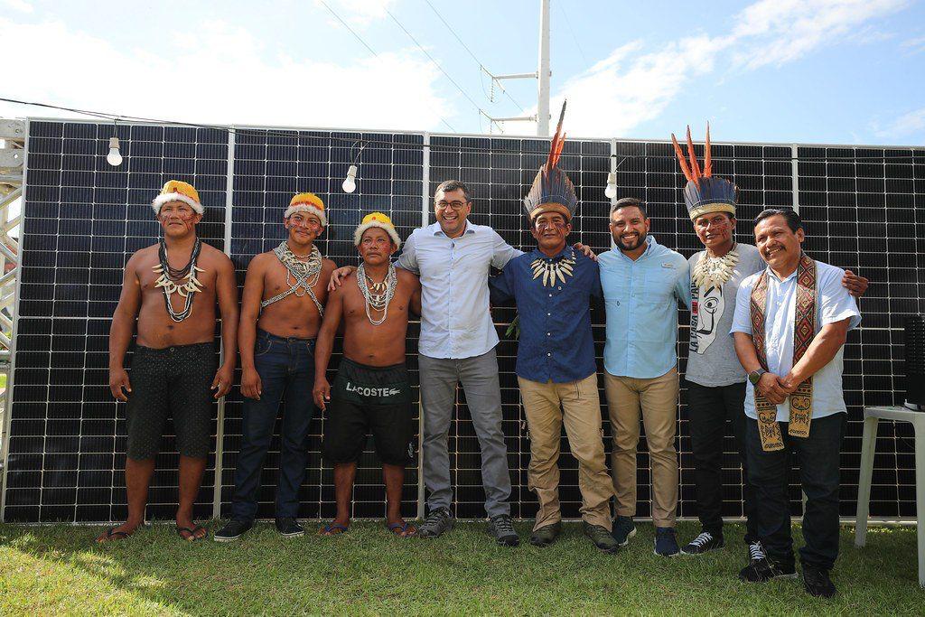 No momento, você está visualizando Brilha Amazonas: Wilson Lima entrega placas de energia solar a comunidades indígenas do Rio Negro