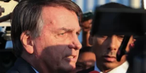 Leia mais sobre o artigo Bolsonaro diz que eleição de 2022 é ‘página virada’ e rejeita ‘oposição radical’ a Lula