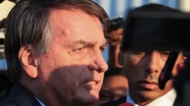 Bolsonaro diz que eleição de 2022 é ‘página virada’ e rejeita ‘oposição radical’ a Lula