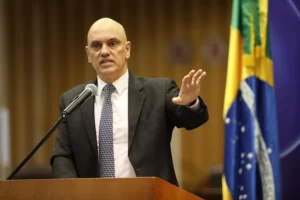 Leia mais sobre o artigo “Não sou comunista”, diz Moraes ao defender controle das redes