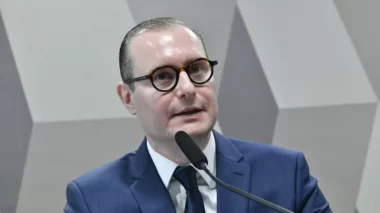 Em sabatina, Zanin defende regulamentação das redes