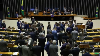 Câmara aprova PL que torna crime discriminar políticos