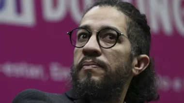 Jean Wyllys sai em defesa de ladrões atropelados pela vítima