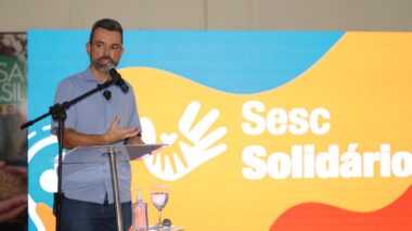 Peixoto participa de distribuição de alimentos às instituições sociais