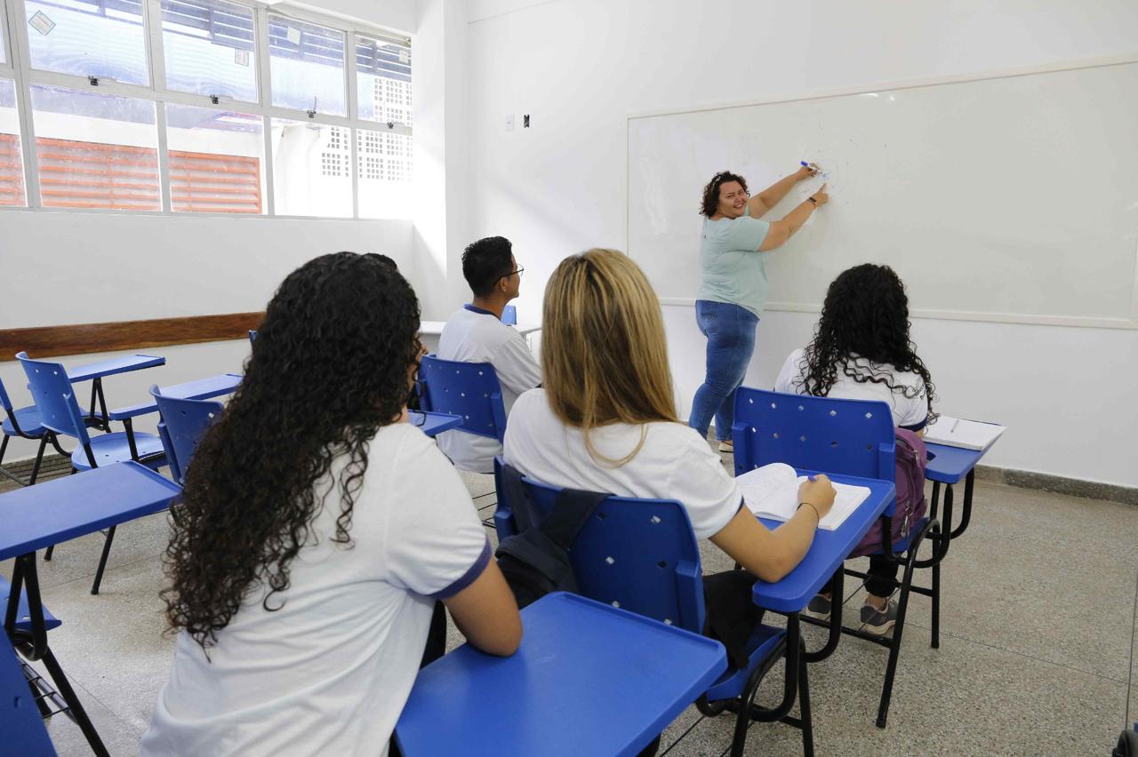 Você está visualizando atualmente Governo do Amazonas reafirma compromisso com educadores e realiza pagamento de progressões verticais