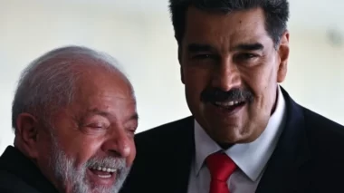 “Estratégia que leva ao fracasso”, diz jornal uruguaio sobre Lula