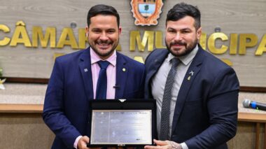 Proposto por Capitão Carpê, Capitão Alberto Neto recebe Título de Cidadão de Manaus na CMM