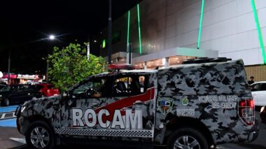 Roubo de celulares causa tumulto em loja de shopping em Manaus