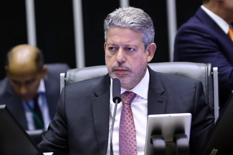 No momento, você está visualizando Arthur Lira: “Governo vai ter que andar com as próprias pernas”