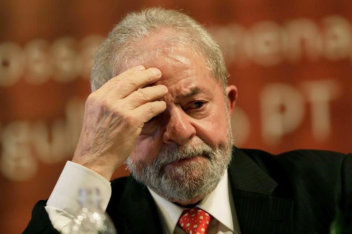 Você está visualizando atualmente Pedido de impeachment de Lula tem 4 deputados da base aliada