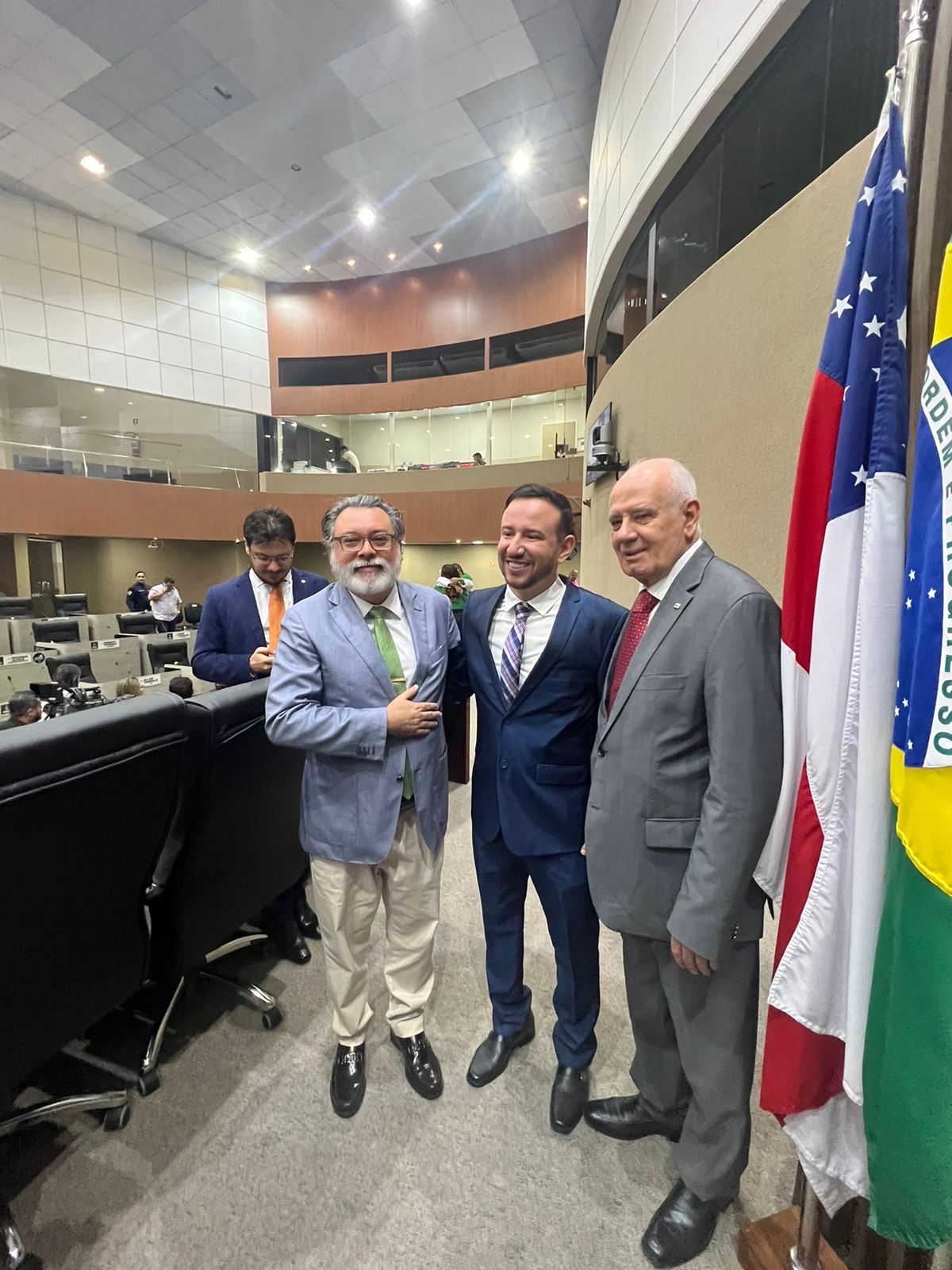 No momento, você está visualizando Armando Mendes recebe homenagem na Espi, instituição que administra o Bolsa Universidade criada por seu pai, Amazonino Mendes