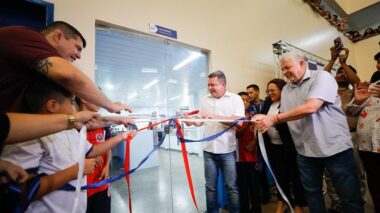 Governador em exercício Tadeu de Souza entrega 51º laboratório de robótica e destaca êxito da reposição de aulas na rede estadual