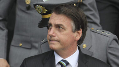Ninguém tentou me convencer a dar um golpe, diz Bolsonaro