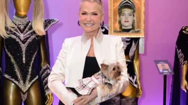 Xuxa lança documentário no Rio e volta a atacar Jair Bolsonaro