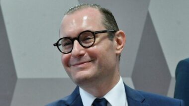 Cristiano Zanin toma posse como ministro do STF nesta quinta-feira em cerimônia para até 350 convidados