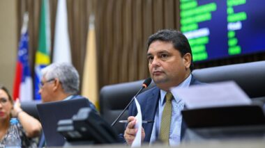 Na gestão Caio André, CMM faz ‘reparação histórica’ ao tramitar Projeto que iguala salário-base ao valor do mínimo de R$ 1.320