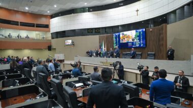 Incorporação do PSC ao Podemos altera bancadas na CMM
