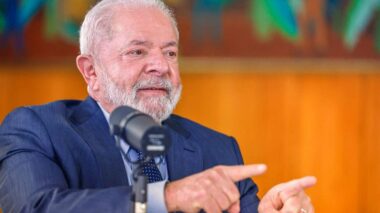 Lula defende que não é obrigação do MEC cuidar de escolas cívico-militares