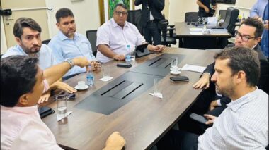 Ivo Neto juntamente com demais vereadores reúnem com representante da Ageman e Águas de Manaus