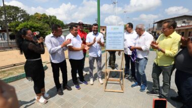Wilson Lima inaugura iluminação de LED e vistoria reta final de pavimentação viária em Tapauá