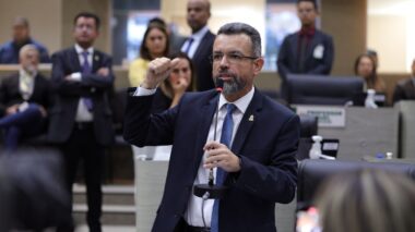 De autoria de Peixoto, programa ‘Farmácia Solidária’ é aprovado na CMM
