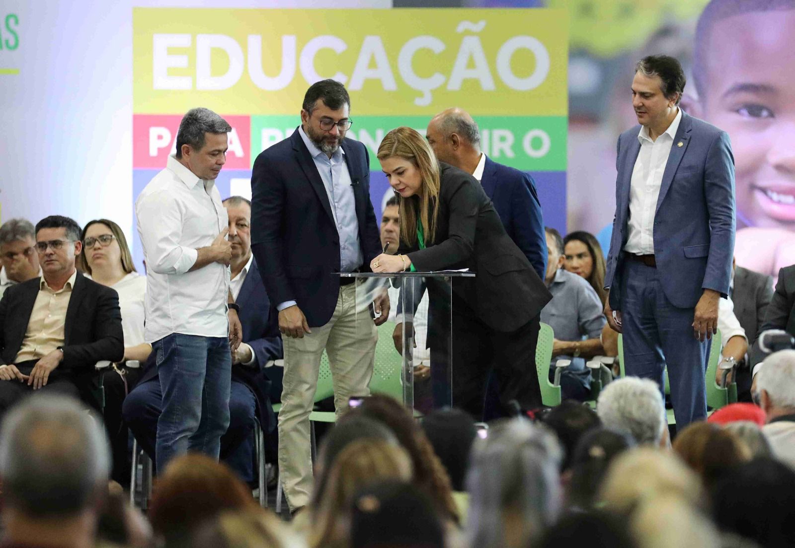 Você está visualizando atualmente Amazonas + Alfabetizado: crianças da rede pública deverão ser alfabetizadas até o final do do 2° ano do Ensino Fundamental