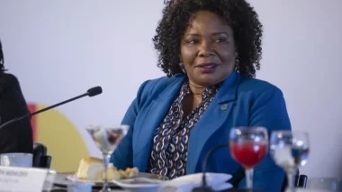 Ministra de Lula defende volta da cota para filmes nacionais