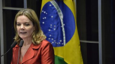 PT quer devolução simbólica do mandato de Dilma Rousseff