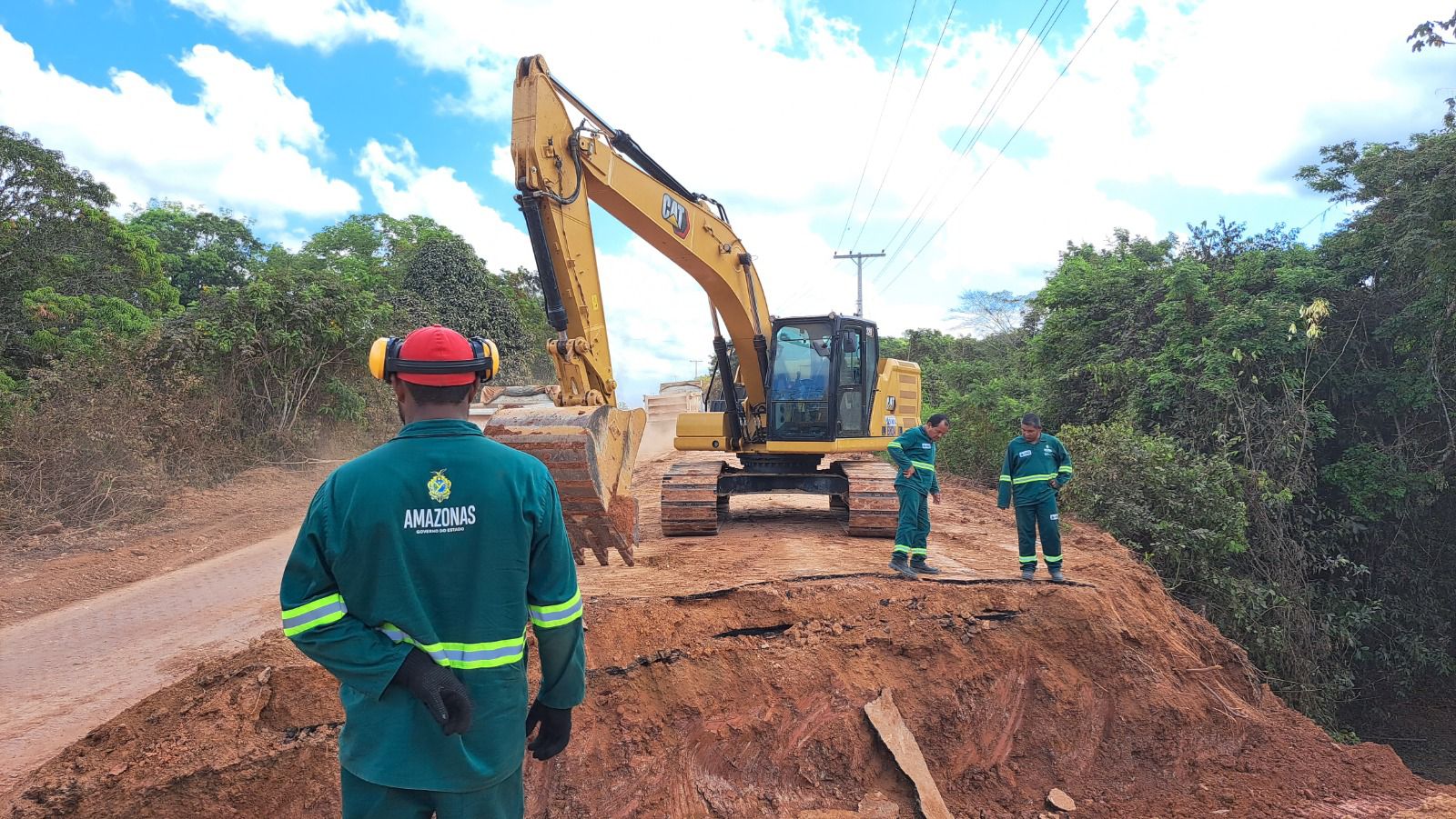 Você está visualizando atualmente Governo do Amazonas executa obras de pavimentação da Rodovia AM-453, em Manacapuru