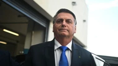 De forma espontânea, Bolsonaro envia extratos bancários ao STF
