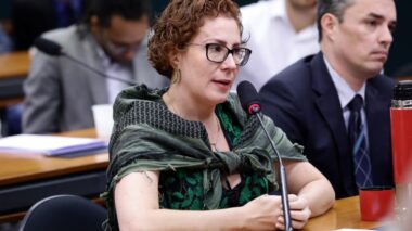 Conselho de Ética arquiva processo contra Carla Zambelli