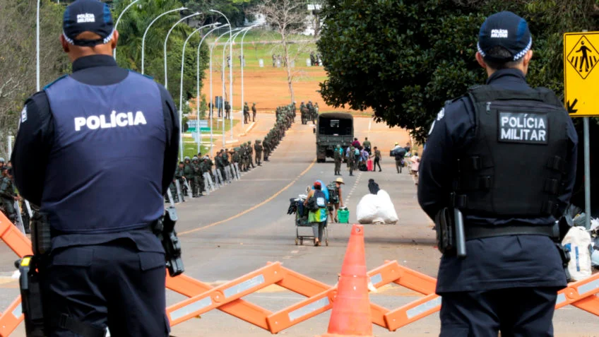 No momento, você está visualizando DF e Amazonas têm os maiores salários para policiais; leia lista