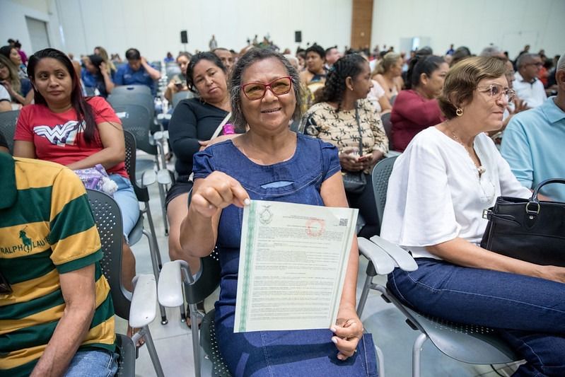 Você está visualizando atualmente “Hoje eu posso dizer que a terra é nossa”, diz moradora que recebeu título definitivo de propriedade do Governo do Amazonas