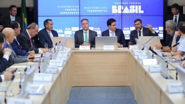 Governo Federal garante a Wilson Lima serviço de dragagem para facilitar tráfego em rios do estado
