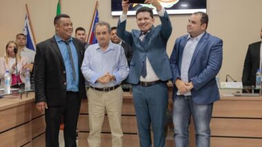 Deputado Delegado Péricles recebe o título de Cidadão Honorário Envirense pelo trabalho prestado a população do município