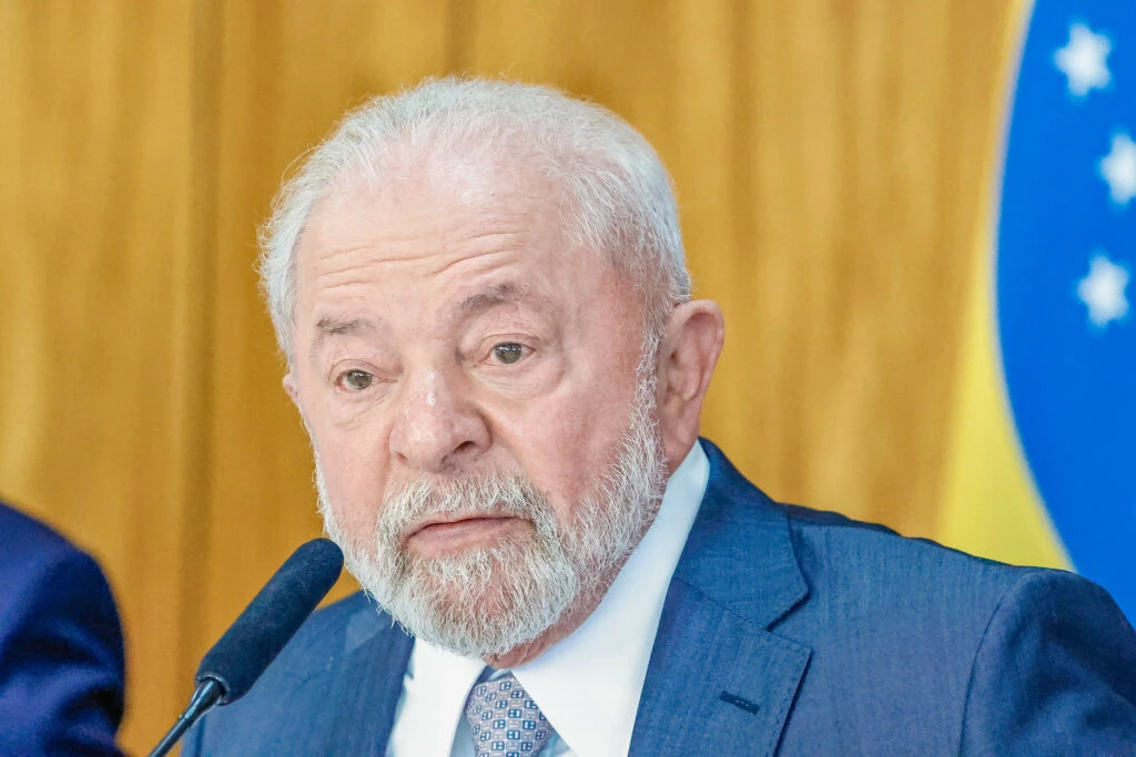 Você está visualizando atualmente Lula diz que não forçará apps a assinar carteira dos entregadores