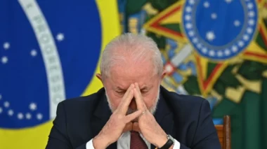 Lula diz que cirurgia é simples, mas que tem medo de anestesia