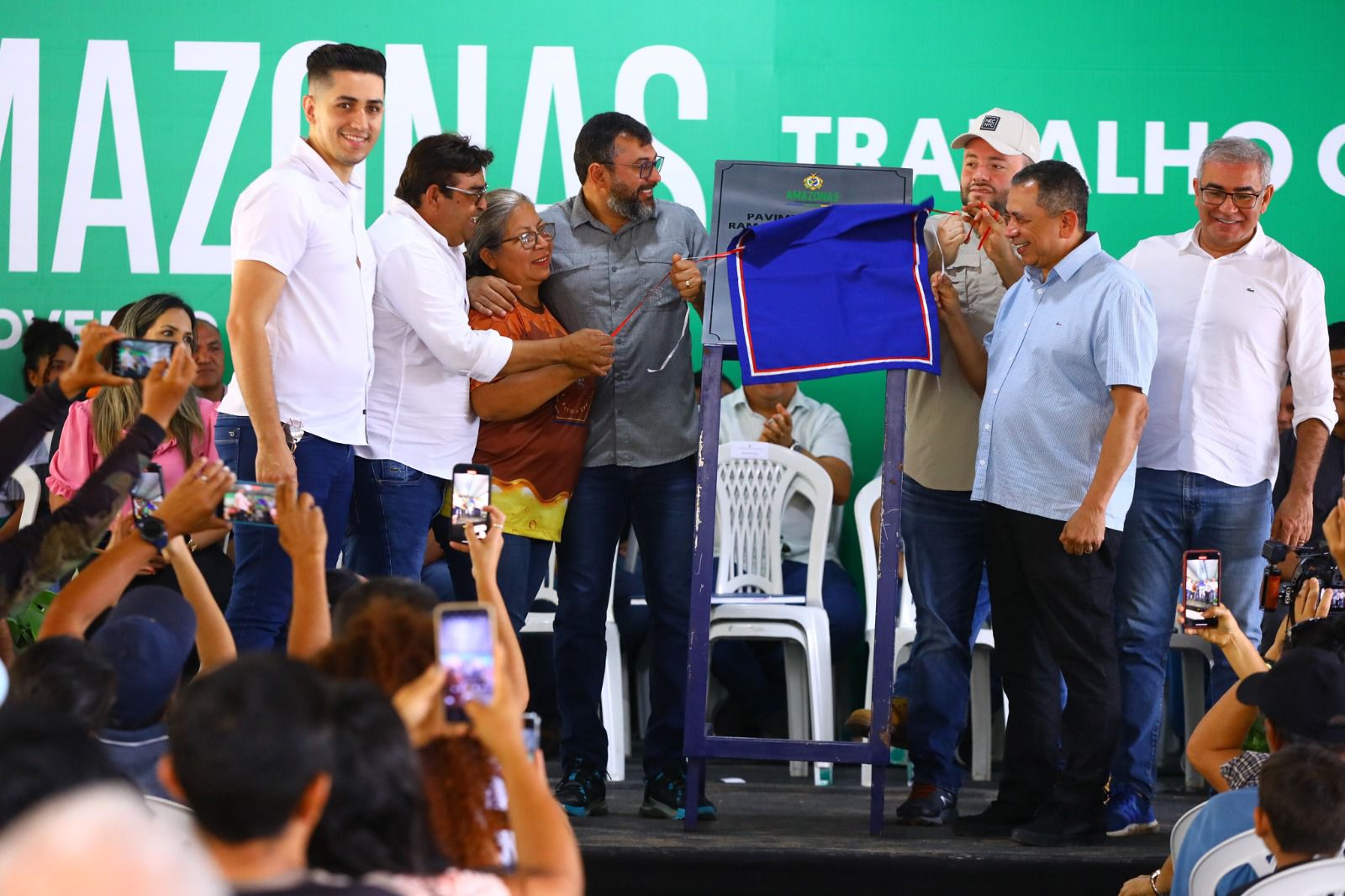 Leia mais sobre o artigo Em Rio Preto da Eva, moradores do Ramal Sulivan Portela apontam benefícios da pavimentação realizada pelo Governo do Amazonas